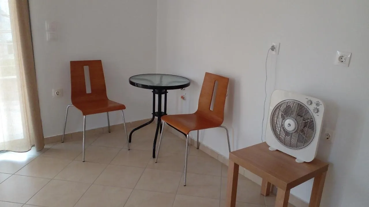 Tasos Rooms Himare 0*,