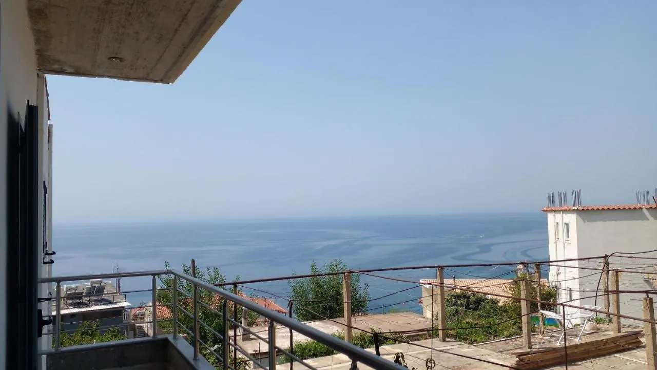 Tasos Rooms Himare Guest house