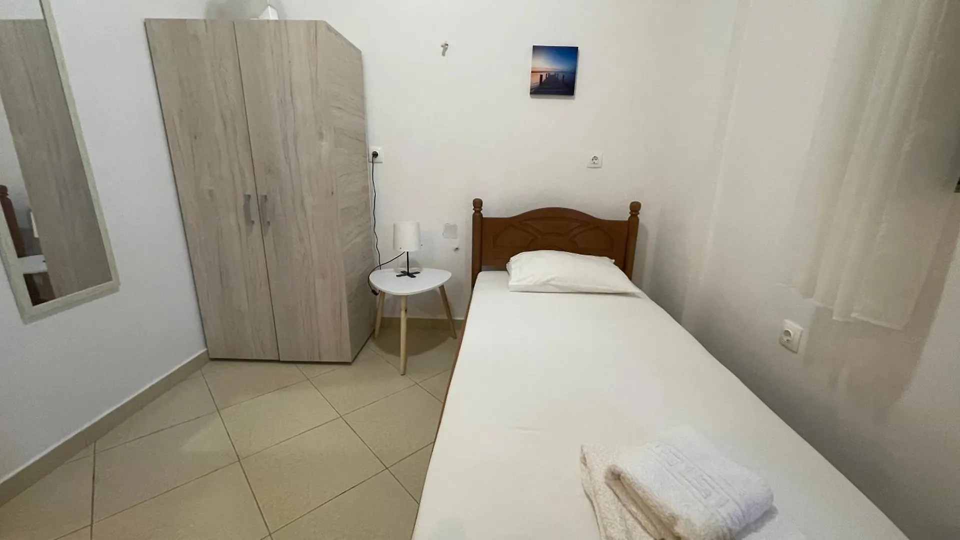 Tasos Rooms Himare 0*,  Albania