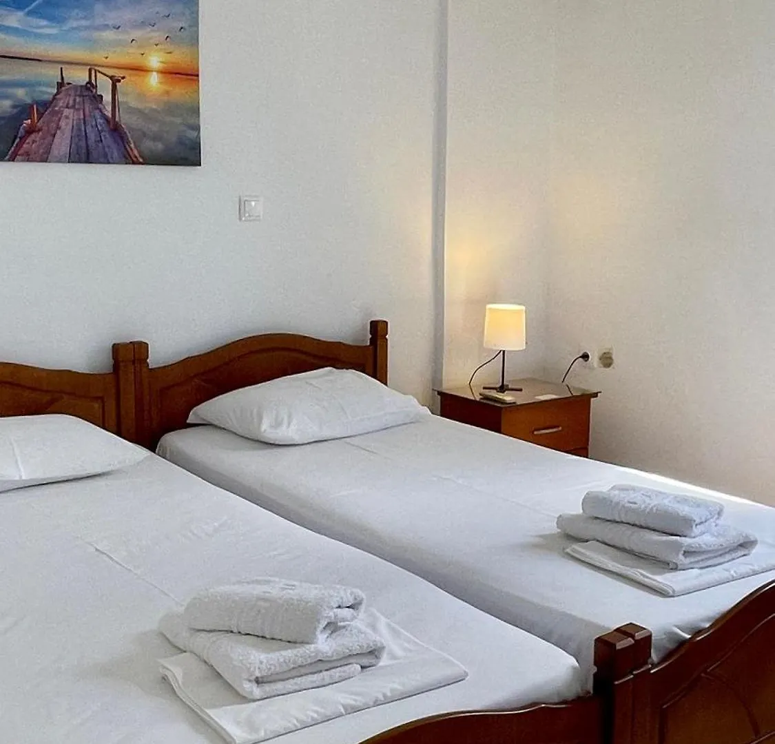 Tasos Rooms Himare 0*,  Albania
