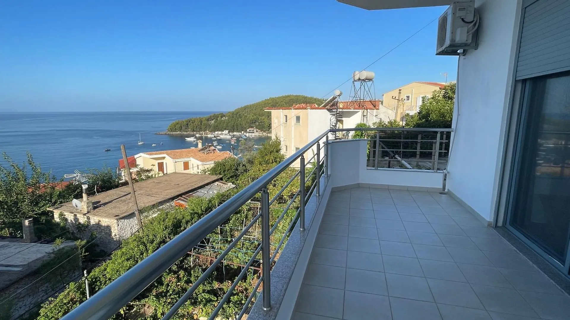 Tasos Rooms Himare 0*,  Albania