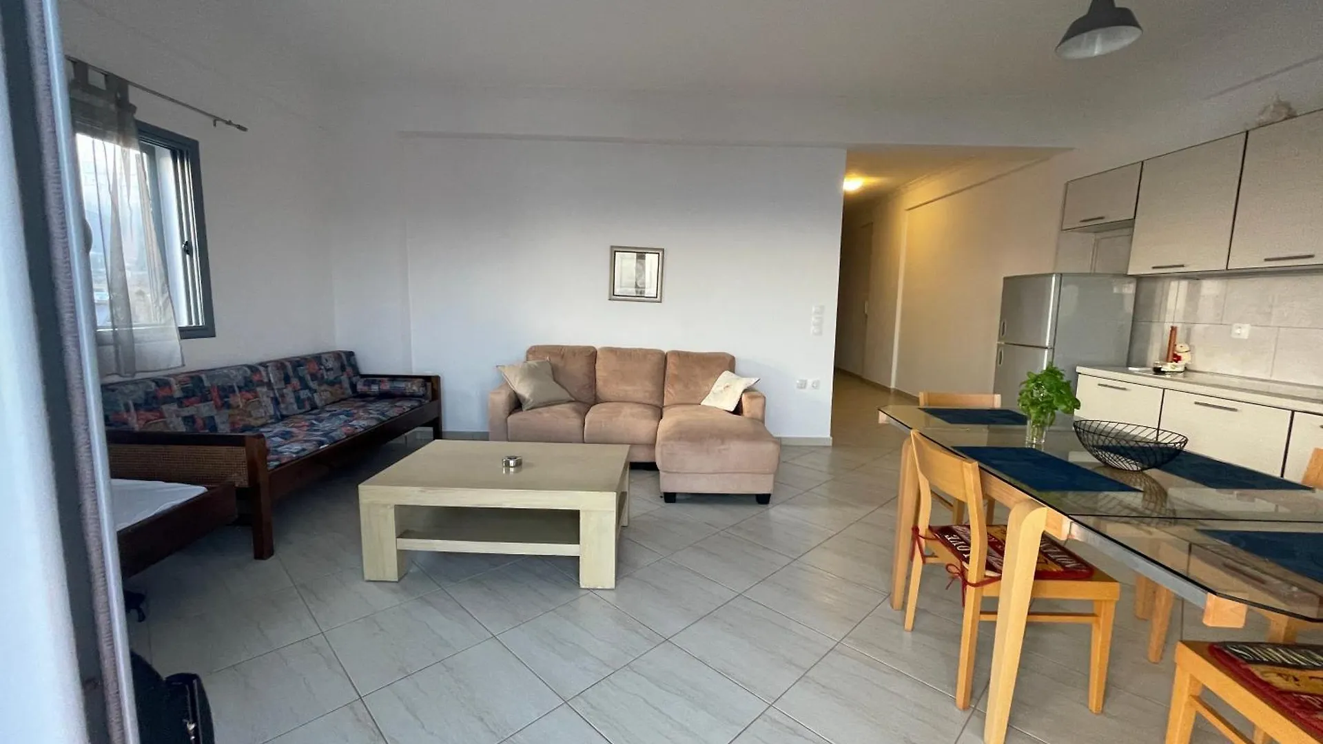 Tasos Rooms Himare Guest house