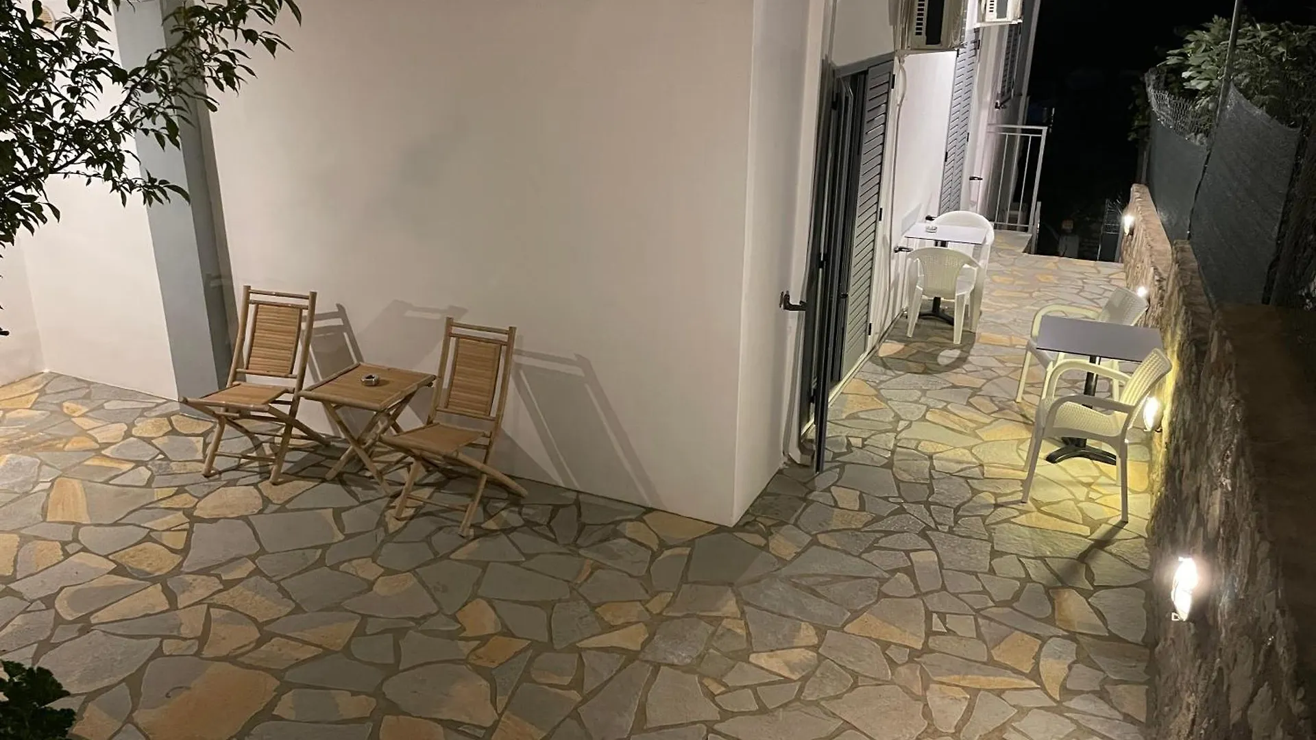 Tasos Rooms Himare