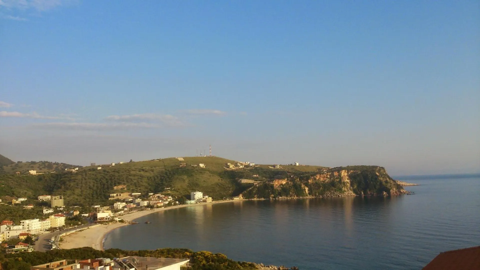 Tasos Rooms Himare Guest house